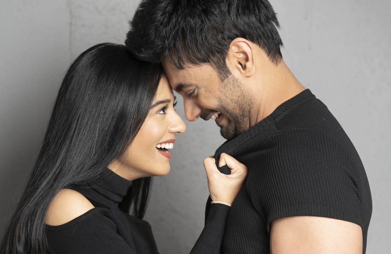Amrita Rao And Rj Anmol Name A Fan S Newborn In Their First Ever Live Chat Together Itsezone