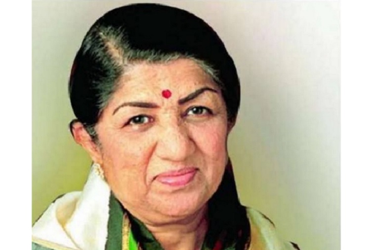 Lata Mangeshkar in Hospital