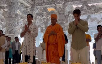 Akshay Kumar Tiger Shroff at BAPS Hindu Temple